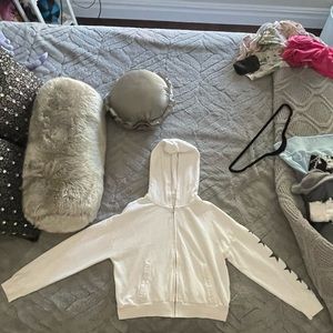 Such a comfy sweatshirt. You can wear this sweatshirt to relax or go to sleep!!!